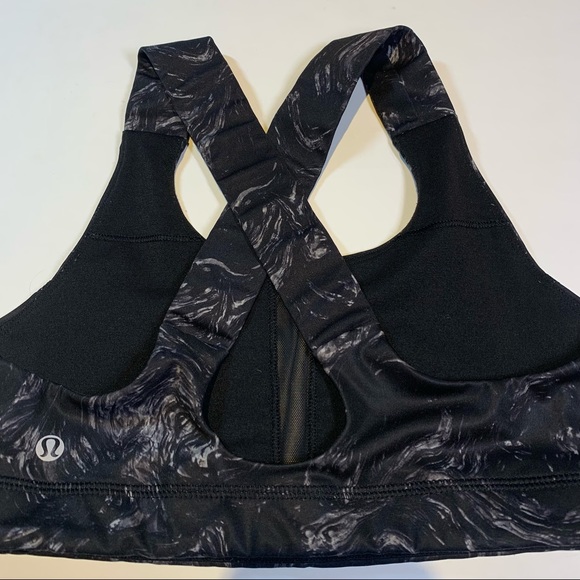 Sz. 6 Lululemon black X back sports bra with white swirl pattern - Picture 8 of 9